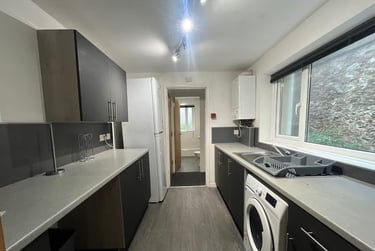 2 bed flat, Radnor Street, GF, City Centre, Plymouth, PL48DR - Image 1